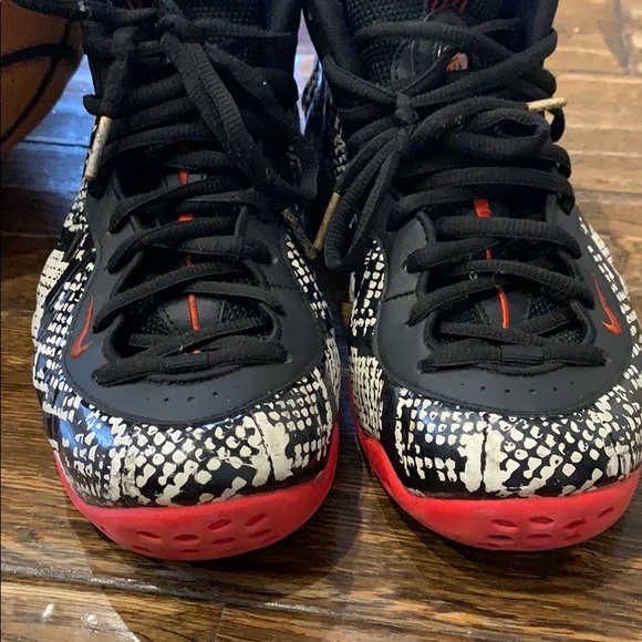 Nike Foamposite basketball sneakers - Picture 6 of 9
